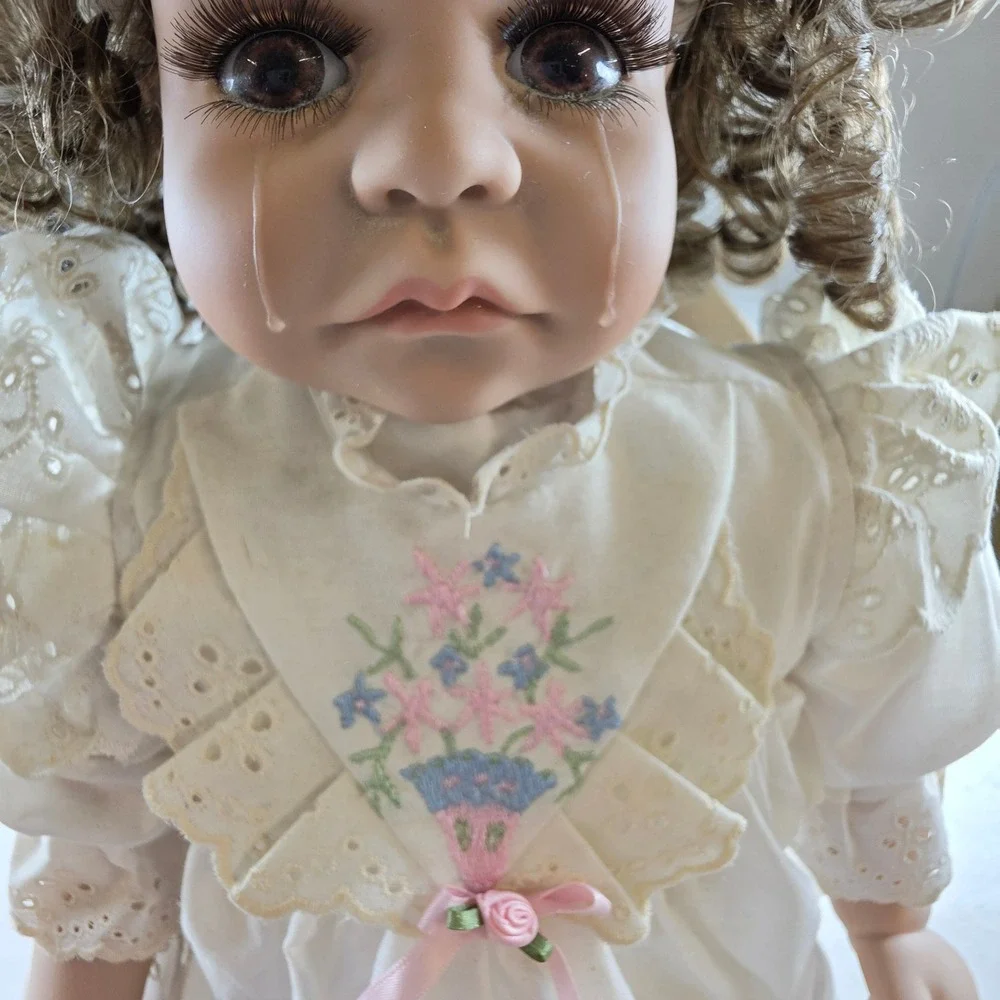 Lloyd Middleton Royal Vienna Collection Miranda Crying Porcelain Doll White Lace